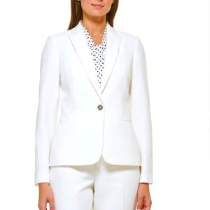 Tommy Hilfiger Ivory Blazer one button never worn size 6